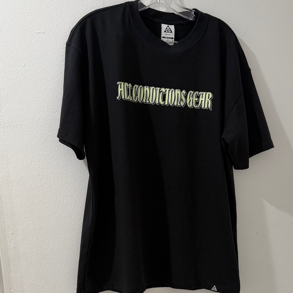 Nike ACG Lizard tee in black size M
